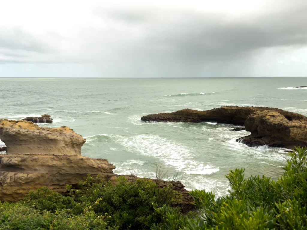 vue sur la mer et les rochers