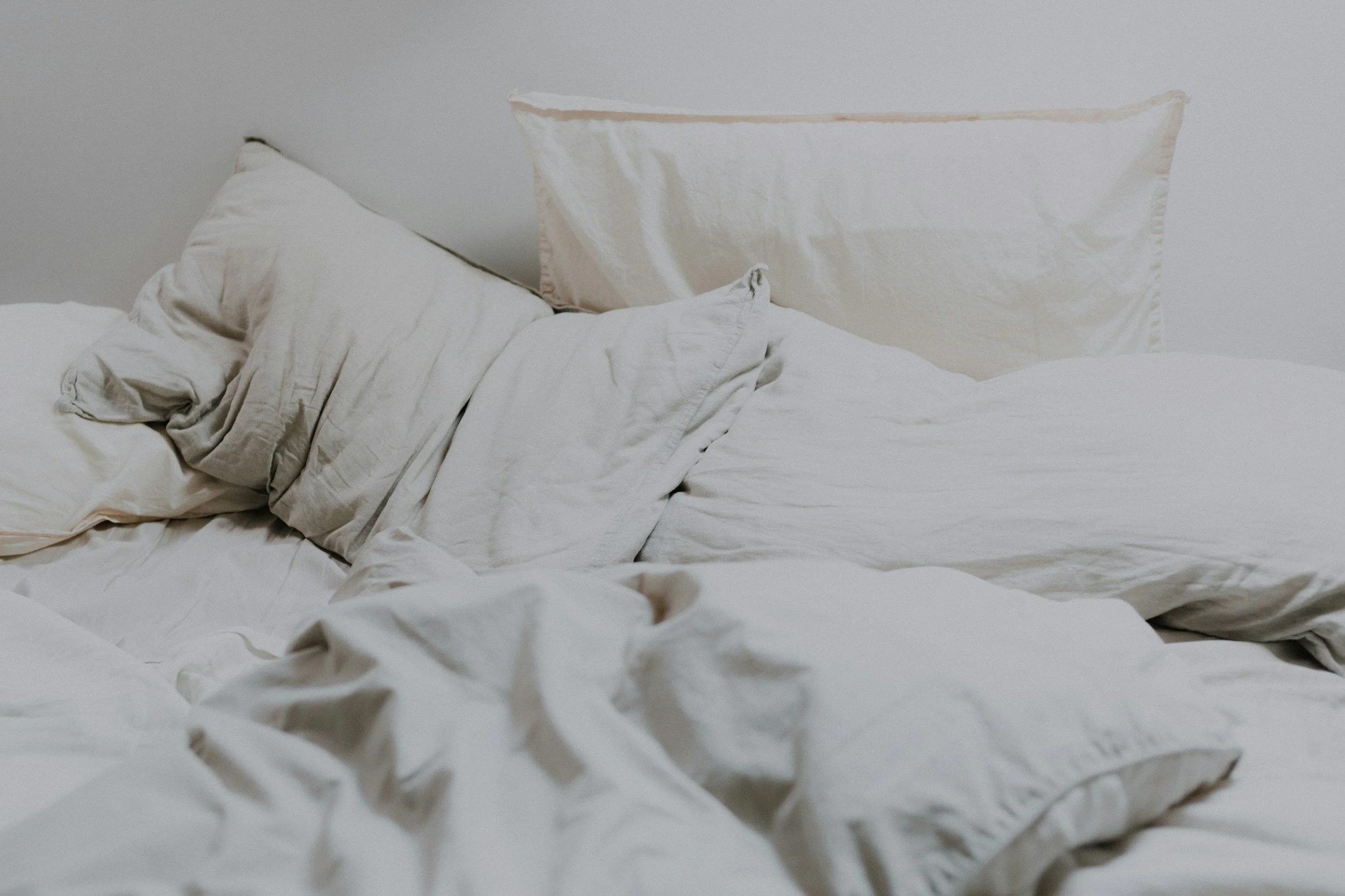 draps froissé dans un lit