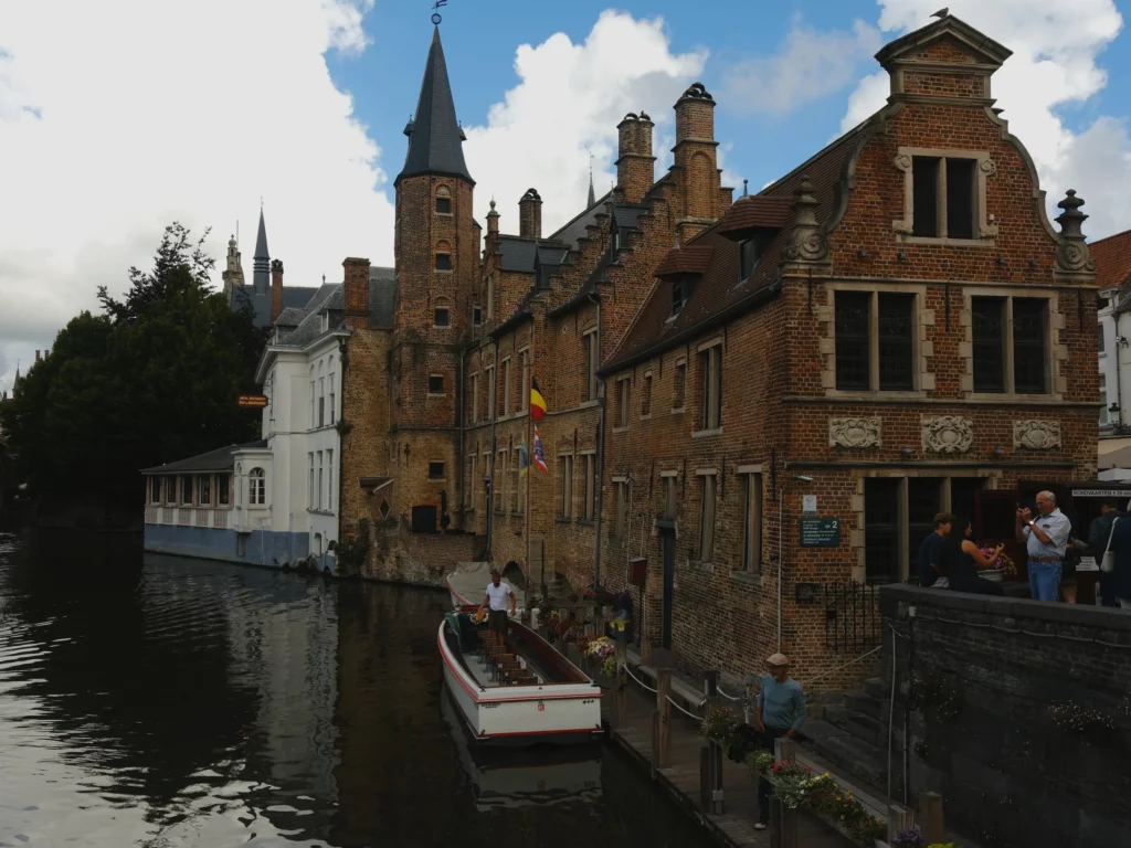 vu sur le canal depuis le quai du rosaire